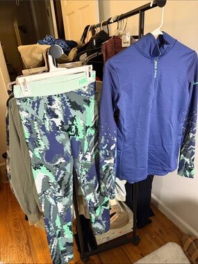 Nike Women's Athletic Set - Mint Green & Navy